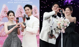 AAA 2025: Park Bo Gum bận rộn, "mẹ của IU" lộ thân phận "fan mom" CORTIS