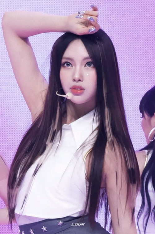 Hyein sinh năm 2008, ra mắt trong nhóm Newjeans khi mới 14 tuổi.