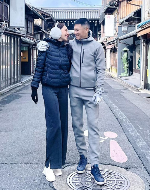 Công Vinh đăng tải ảnh tình cảm bên vợ, xóa tan tin ly hôn. Ảnh: Le Cong Vinh.