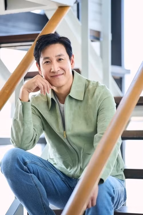 Giới giải trí châu Á bàng hoàng trước tin Lee Sun Kyun qua đời.
