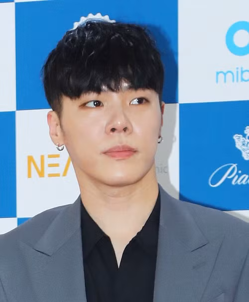 Wheesung từng bị điều tra vì sử dụng chất cấm. Wheesung từng bị điều tra vì sử dụng chất cấm.