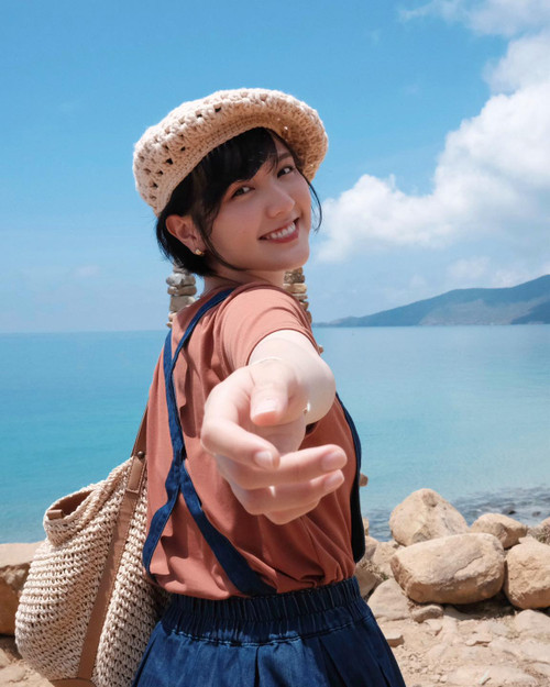 Hình ảnh nude trong studio của Hải Tú năm 2018 bị "đào" lại gây tranh luận. Hình ảnh nude trong studio của Hải Tú năm 2018 bị "đào" lại gây tranh luận.