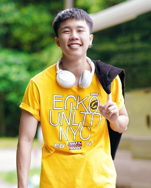 Con trai Vân Dung gây sốt khi đóng chính trong Đi giữa trời rực rỡ.