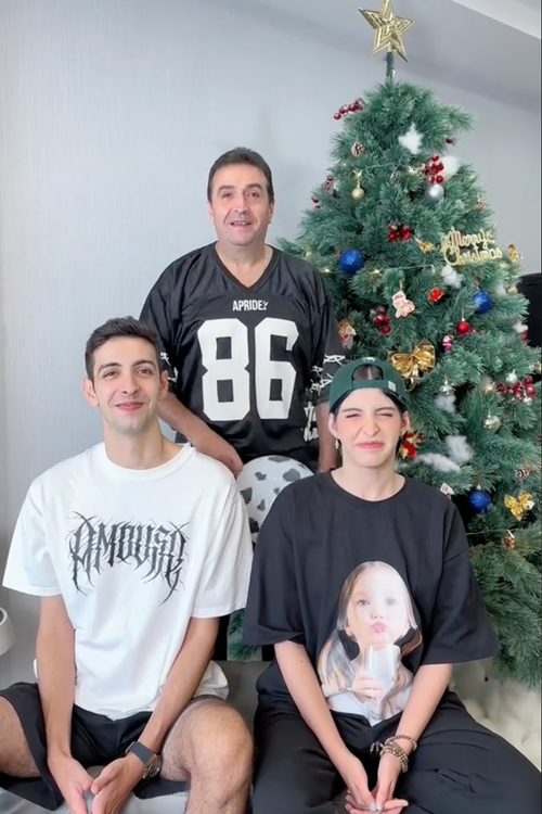 Rufino Aybar (áo trắng) thông báo sẽ hoạt động mạng xã hội trở lại, thay mặt chị gái An Tây gửi lời xin lỗi và mong cư dân mạng khách quan với gia đình anh. Rufino Aybar (áo trắng) thông báo sẽ hoạt động mạng xã hội trở lại, thay mặt chị gái An Tây gửi lời xin lỗi và mong cư dân mạng khách quan với gia đình anh.