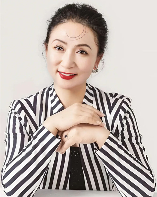 Nghệ sĩ Trần Lệ Vân, cựu lãnh đạo Tập đoàn Nghệ thuật Ninh Hạ, Trung Quốc bị bắt vì cáo buộc tham ô, nhận hối lộ.