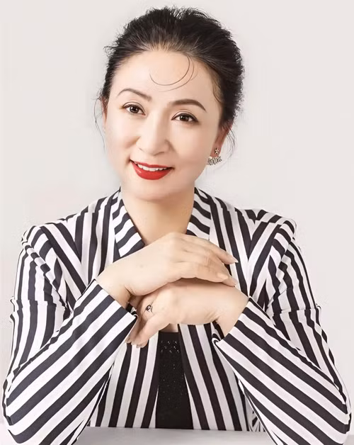 Nghệ sĩ Trần Lệ Vân, cựu lãnh đạo Tập đoàn Nghệ thuật Ninh Hạ, Trung Quốc bị bắt vì cáo buộc tham ô, nhận hối lộ.