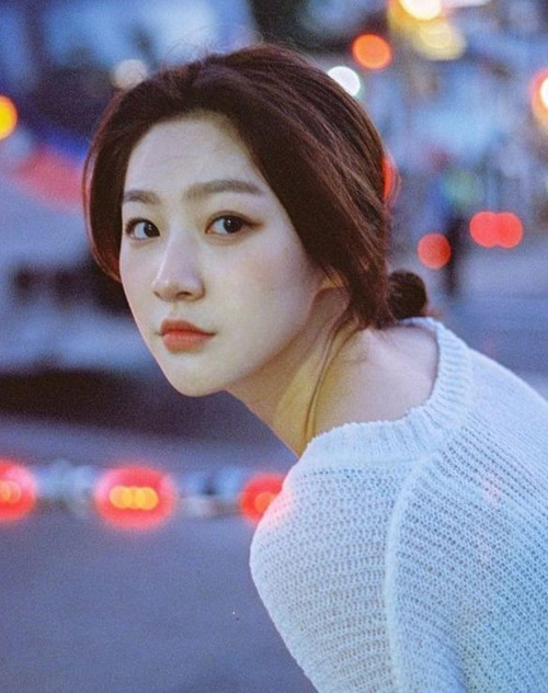 Kim Sae Ron gánh chịu áp lực dư luận, tài chính quá mức sau scandal uống rượu lái xe gây tai nạn.