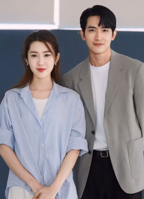 Thúy Ngân và Võ Cảnh (phải) trong bộ phim Secret Love bản Việt.