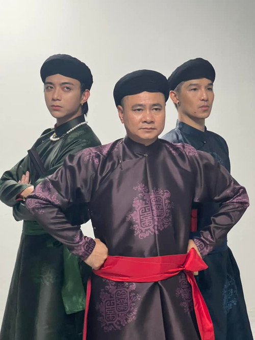 Tạo hình nhóm Sao Sáng khi diễn bài Trống cơm. Soobin tiết lộ ca khúc là &quot;sân khấu để đời của ba anh em&quot;. Ảnh: Tự Long.