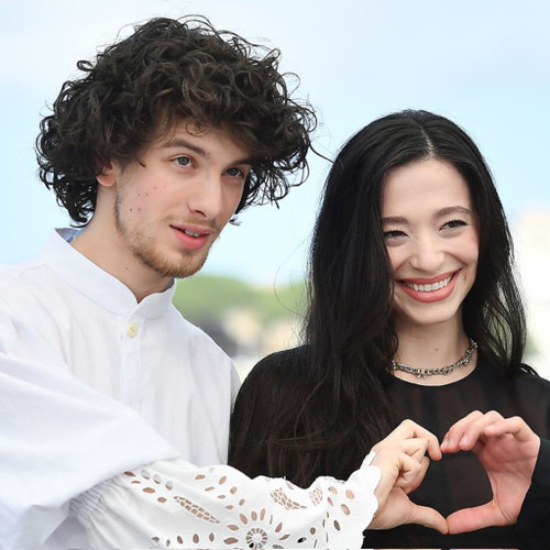 Mark Eydelshteyn vai Ivan (trái) và Mikey Madison vai Ani. Ảnh: Twitter. Mark Eydelshteyn vai Ivan (trái) và Mikey Madison vai Ani. Ảnh: Twitter.