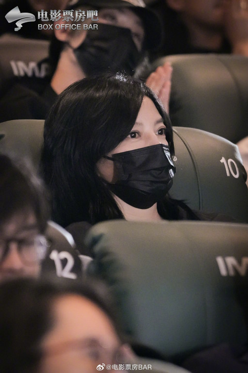 Triệu Vy đến buổi công chiếu bộ phim Độc nhất vô nhị cùng Trần Khôn, Hoàng Bột...