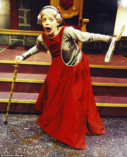 Emma Stone bắt đầu đam mê diễn xuất khi tham gia CLB kịch ở Phoenix, bang Arizona, Mỹ. Emma Stone bắt đầu đam mê diễn xuất khi tham gia CLB kịch ở Phoenix, bang Arizona, Mỹ.