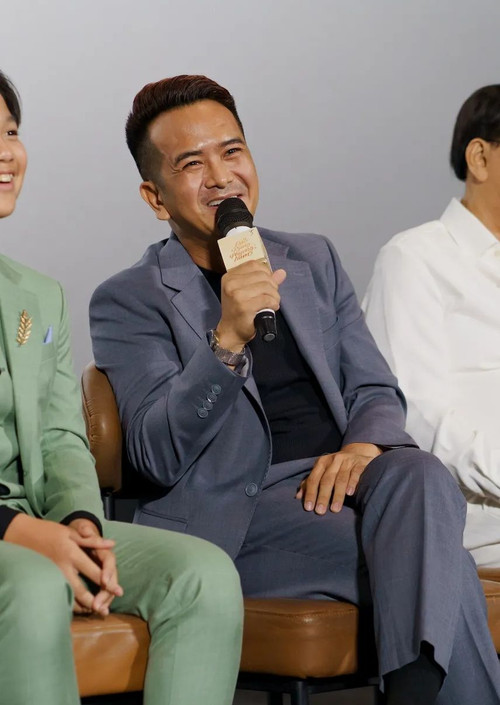 Hùng Thuận ở tuổi 40. Hùng Thuận ở tuổi 40.