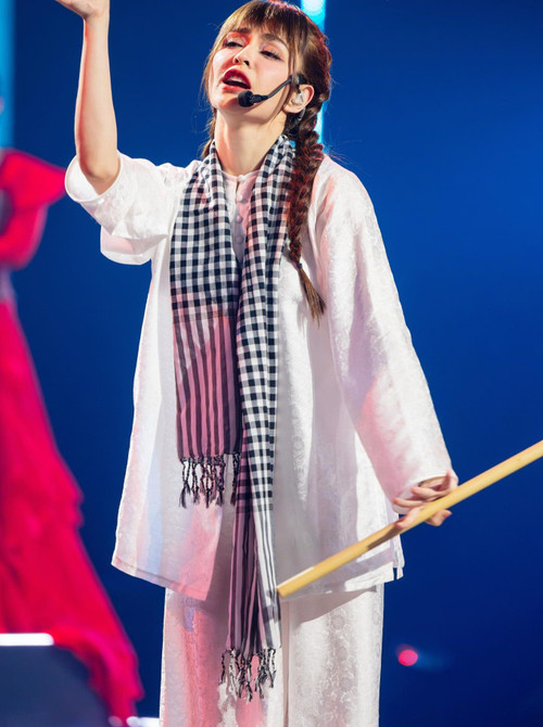 MLee đăng video tập thổi sáo trước nghi vấn "nhép" nhạc cụ trên sân khấu Chị đẹp.