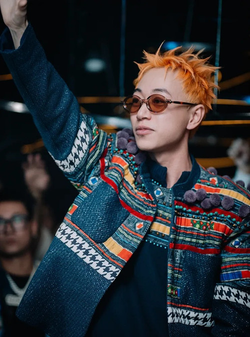 Double2T bị tố "mắc bệnh ngôi sao". Double2T bị tố "mắc bệnh ngôi sao".