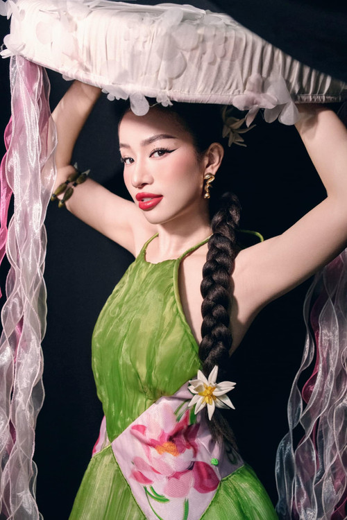 Lâm Bảo Ngọc bị tố diễn "chùa" ca khúc If của Vũ Cát Tường nhiều lần trong 5 năm. Lâm Bảo Ngọc bị tố diễn "chùa" ca khúc If của Vũ Cát Tường nhiều lần trong 5 năm.