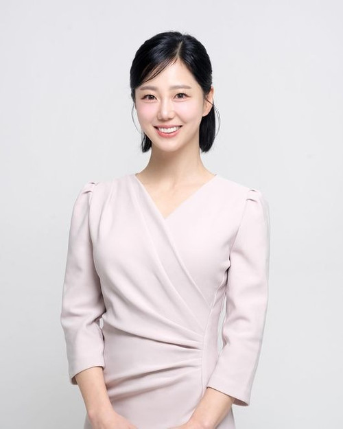 Kim Ga Young rút khỏi chuyên mục đã gắn bó lâu dài, có thể bị bãi nhiệm vị trí đại sứ quảng bá của thành phố Paju do nghi ngờ là kẻ bắt nạt nơi công sở, khiến MC Oh Yoanna tự tử. Kim Ga Young rút khỏi chuyên mục đã gắn bó lâu dài, có thể bị bãi nhiệm vị trí đại sứ quảng bá của thành phố Paju do nghi ngờ là kẻ bắt nạt nơi công sở, khiến MC Oh Yoanna tự tử.