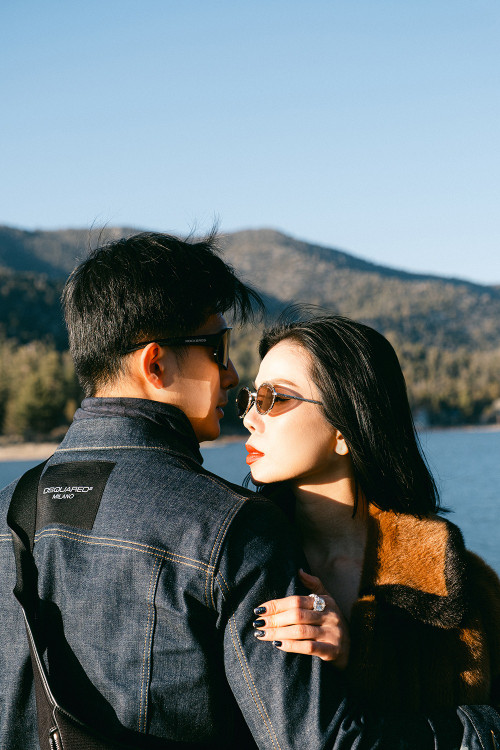 Lâm Bảo Châu tham gia sâu vào diễn xuất của ca sĩ, tiết chế cô thể hiện cảm xúc bằng hành động mà tập trung biểu cảm qua ánh mắt.