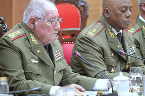 Thượng tướng Álvaro López Mierap phát biểu tại hội đàm. Thượng tướng Álvaro López Mierap phát biểu tại hội đàm.