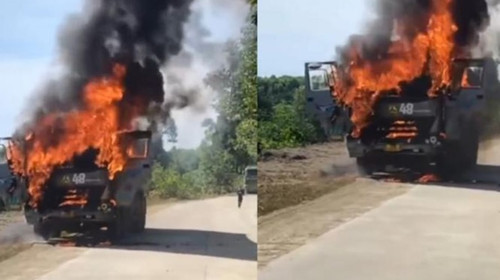 Chiếc xe tải bốc cháy ngùn ngụt..