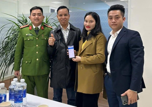 Chị Hằng chuyển khoản trả lại 300 triệu đồng cho người chuyển nhầm.