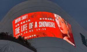 Swifties châu Á "tất tay" ủng hộ album The Life of a Showgirl của Taylor Swift 