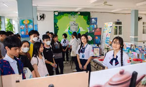 TP.HCM: Tăng số buổi học, teen THPT xoay sở thế nào để thích ứng?