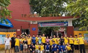 Huế: Thầy cô luôn có mặt kịp thời, hỗ trợ học trò vượt qua mùa mưa lũ lịch sử