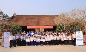 Hành trình về nguồn "Từ ngòi pháo Chín tháng Giêng đến con đường Cách mạng"