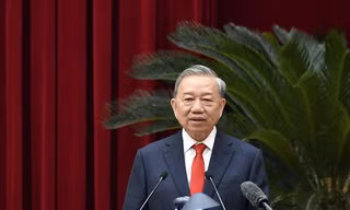 Tổng Bí thư, Chủ tịch nước Tô Lâm trao quyết định của Bộ Chính trị về công tác cán bộ