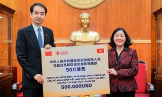 Tiếp nhận 500.000 USD từ Chính phủ Trung Quốc hỗ trợ Việt Nam khắc phục hậu quả bão lũ 