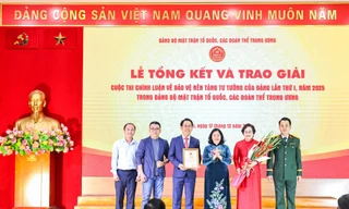Mỗi cán bộ, đảng viên phải là 'chiến sĩ xung kích trên mặt trận tư tưởng'