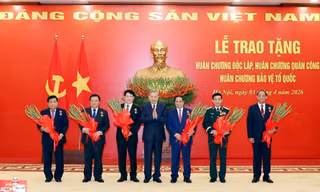 Chủ tịch nước Lương Cường, Thủ tướng Phạm Minh Chính, Bộ trưởng Phan Văn Giang nhận Huân chương cao quý