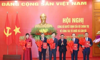 Trao quyết định của Bộ Chính trị về nhân sự lãnh đạo VTV, VOV, TTXVN