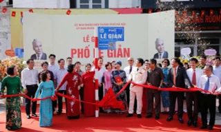 Bộ trưởng Bộ Công an và Bí thư Hà Nội gắn biển tên hai phố mới