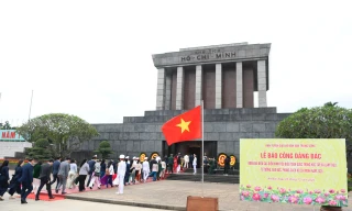 Đại biểu điển hình toàn quốc học tập và làm theo tư tưởng, đạo đức, phong cách Hồ Chí Minh báo công dâng Bác