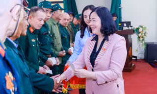 Tặng quà Tết cho 30.000 người nghèo, công nhân lao động, người có hoàn cảnh khó khăn