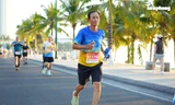 Ngả mũ cụ ông 80 tuổi chinh phục 21km trên đường đua Marathon 