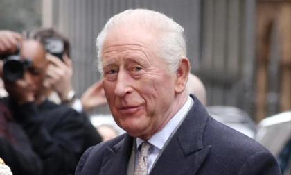 Vua Charles đi xem thời trang