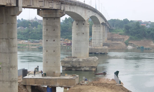 Chi 74 tỷ đồng sửa cầu Sông Lô