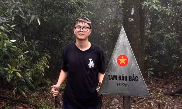 Huy động hơn 100 người xuyên đêm tìm nam sinh Hà Nội mất tích ở Tam Đảo