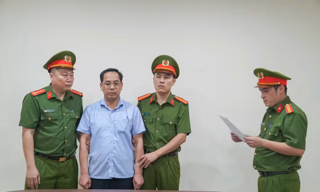 Bắt nhóm lãnh đạo trung tâm bảo trợ xã hội và trường nội trú 'ăn chặn' tiền trợ cấp của người yếu thế