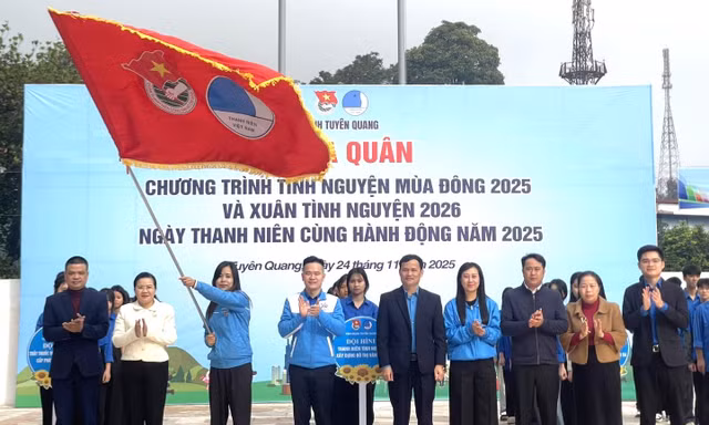 Tuổi trẻ Tuyên Quang mang mùa Đông ấm lên biên giới 