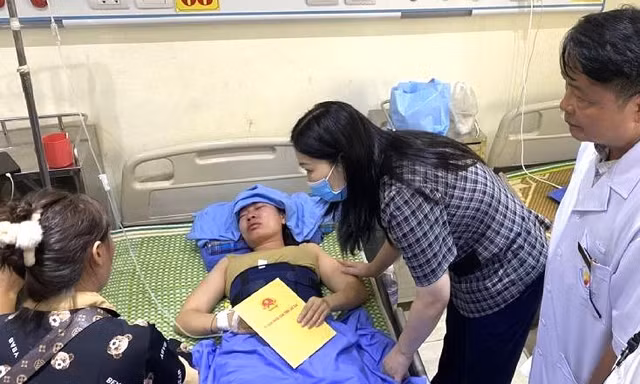 Thông tin mới về sức khỏe 11 nạn nhân trong vụ Phó bí thư xã ở Lào Cai uống rượu, lái xe đâm vào đám đông