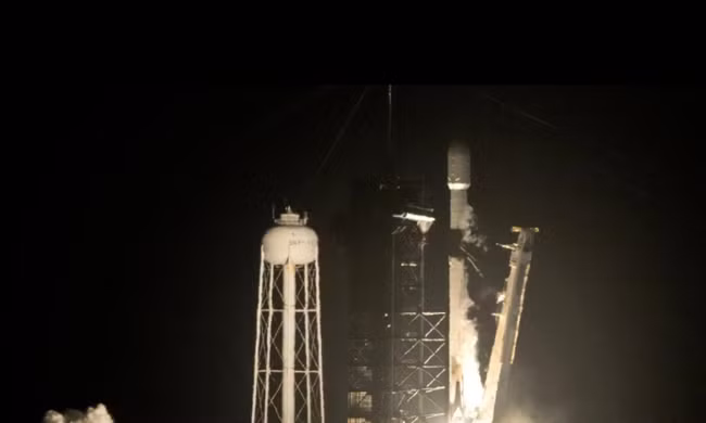 Tên lửa mất kiểm soát của SpaceX sắp lao vào Mặt trăng