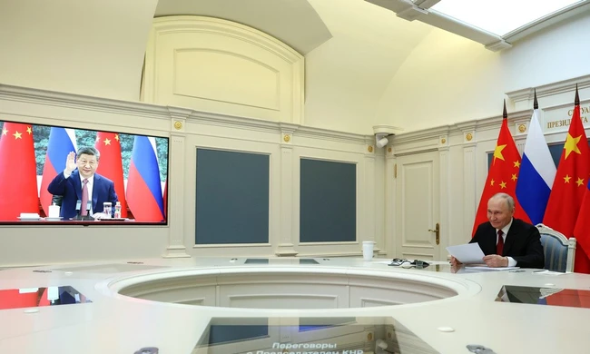 Chủ tịch Trung Quốc Tập Cận Bình điện đàm với lãnh đạo Nga và Mỹ