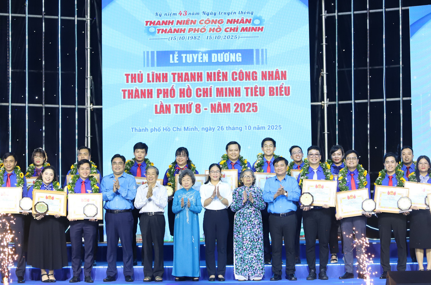 Đại diện lãnh đạo TPHCM, Trung ương Hội LHTN Việt Nam tuyên dương các bạn trẻ tiêu biểu. img-4416.jpg
