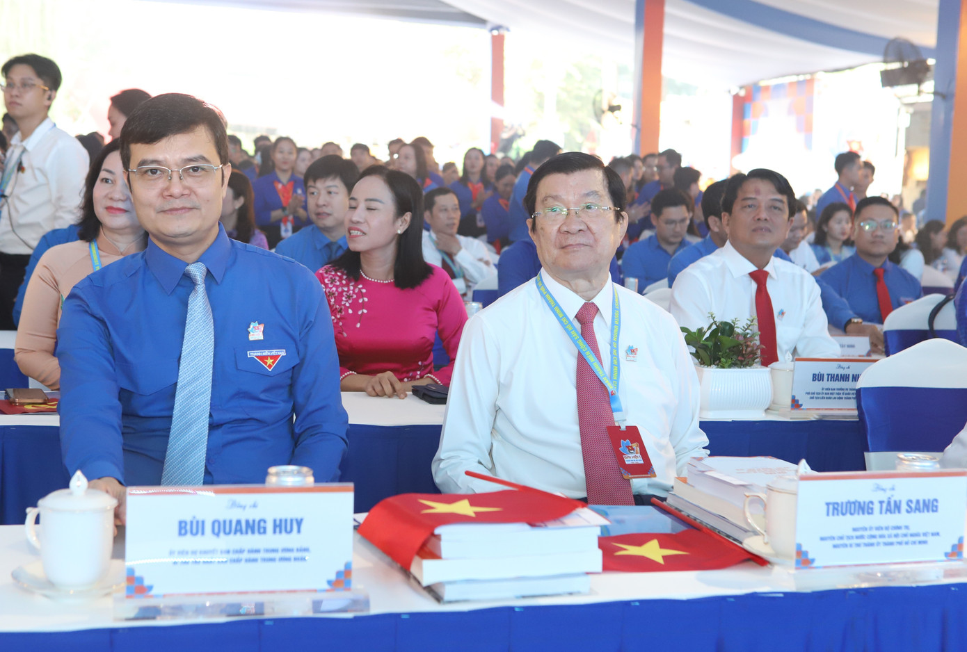 Nguyên Chủ tịch nước Trương Tấn Sang (bên phải) và anh Bùi Quang Huy - Ủy viên dự khuyết T.Ư Đảng, Bí thư thứ nhất T.Ư Đoàn, đến dự Đại hội. Ảnh: Ngô Tùng img-9985.jpg