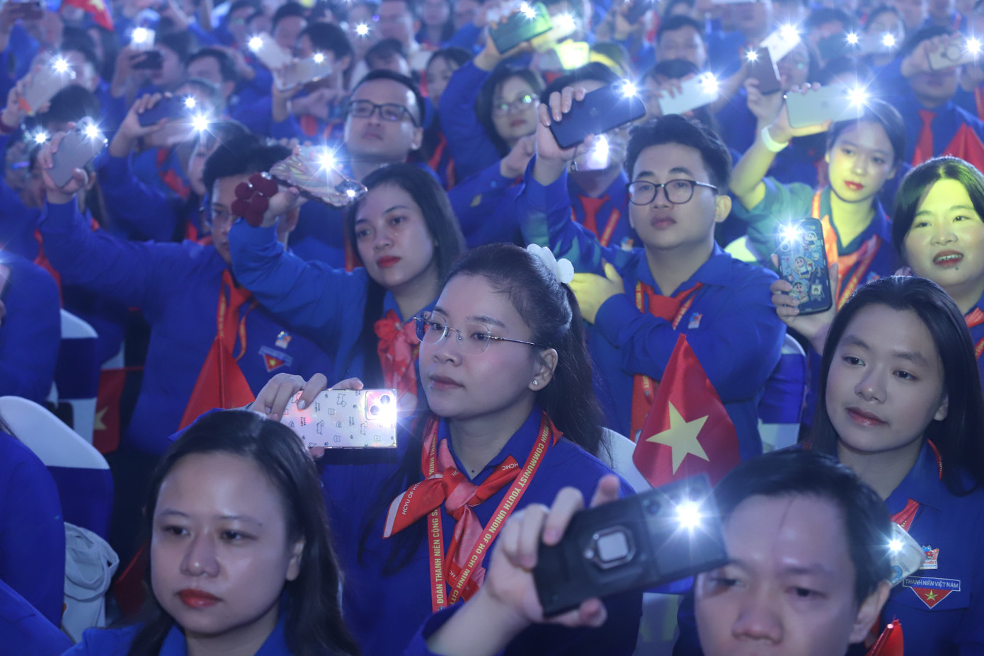 Đại biểu thanh niên tại phiên làm việc trọng thể. img-0006.jpg