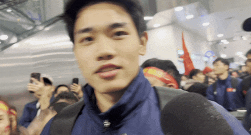 Đình Bắc, Lý Đức nói gì khi được biển người hâm mộ chào đón